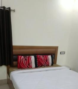 Ένα ή περισσότερα κρεβάτια σε δωμάτιο στο Tapovan Residency By WB Inn