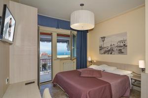 TV a/nebo společenská místnost v ubytování Hotel Bella Riviera Lungomare