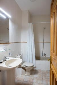 a bathroom with a sink and a toilet and a shower at Hotel Tugasa El Almendral in Setenil