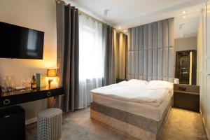 Posteľ alebo postele v izbe v ubytovaní Apartamenty Drewno i Ogień