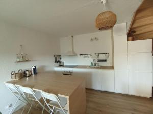 Kuchnia lub aneks kuchenny w obiekcie Le Petit Eden des Dunes