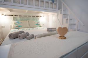 A bed or beds in a room at La Casa di Orimari