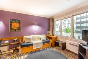 a bedroom with a bed and a window at Paris Expo Apart Hotel - Porte de Versailles - 2R & Parking in Issy-les-Moulineaux