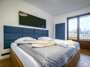 Posteľ alebo postele v izbe v ubytovaní VisitZakopane- Sekwoja Apartment
