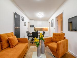 Kuchyňa alebo kuchynka v ubytovaní VisitZakopane- Sekwoja Apartment