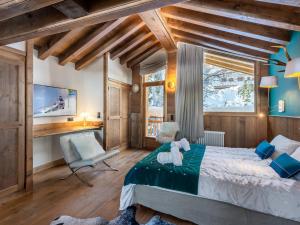 Chalet entierement renove au centre de Courchevel Village, ideal pour 10 adultes et 4 enfants - FR-1-562-50