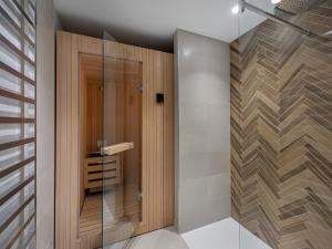 Chalet de charme a Courchevel, 4 chambres, sauna, cheminee, proche commerces et pistes - FR-1-562-59