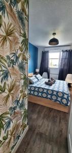 Ένα ή περισσότερα κρεβάτια σε δωμάτιο στο Disneyland cosy Apartment