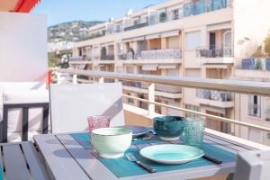 Balkón alebo terasa v ubytovaní Amazing Apartment With Private Terrace & Full Air Conditioning - Walk To The Beach, La Croisette! - Latour Maubourg 18 by Halldis