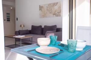 Posedenie v ubytovaní Amazing Apartment With Private Terrace & Full Air Conditioning - Walk To The Beach, La Croisette! - Latour Maubourg 18 by Halldis