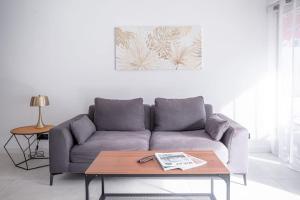 Posedenie v ubytovaní Amazing Apartment With Private Terrace & Full Air Conditioning - Walk To The Beach, La Croisette! - Latour Maubourg 18 by Halldis
