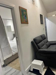 Posezení v ubytování AYOS + 2 fotografie