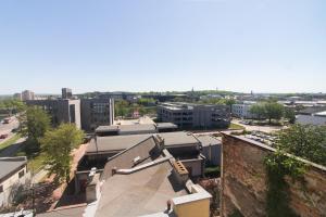 Urban Nest Apartments Starowiślna 95 في كراكوف: اطلالة جوية على مدينة بها مباني