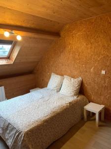 a bedroom with a large bed in a attic at Gîte de Lafayette in Pionsat