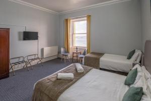 Ένα ή περισσότερα κρεβάτια σε δωμάτιο στο Royal Lion Hotel +74 φωτογραφίες