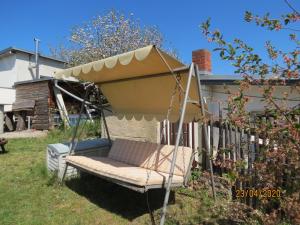 a porch swing in the backyard of a house at Ferienhaus an der Sternwarte in Rudolstadt