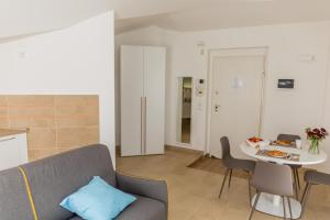 a living room with a couch and a table at MareVasto - appartamento Vasto Marina in Vasto