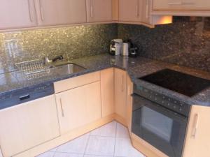 Kuchyň nebo kuchyňský kout v ubytování Apartment Arbgrat by Interhome