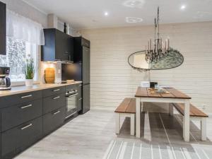 Kuchyň nebo kuchyňský kout v ubytování Holiday Home Kivilahti vuokatti by Interhome