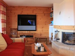 TV a/nebo společenská místnost v ubytování Apartment Ambre 24 by Interhome