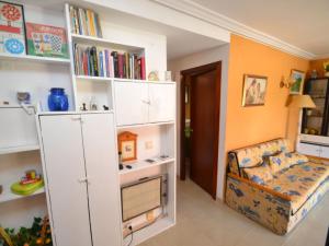 Η κουζίνα ή μικρή κουζίνα στο Apartment Albeniz by Interhome