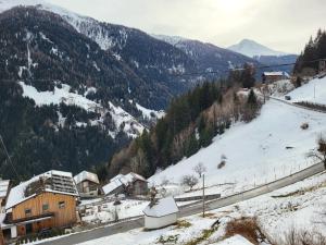 ゼーにあるApartment Home Fuchsbau by Interhomeの雪山(家屋、スキー場あり)