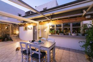 Patio nebo venkovní prostory v ubytování OVGORA - Aretousa sea view room, Kamilari village
