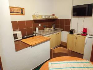 Kuchyň nebo kuchyňský kout v ubytování Apartment 637-2 by Interhome