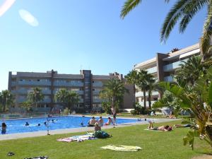 Bazén v ubytovaní Apartment Aquaria Atico by Interhome alebo v jeho blízkosti