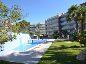 Bazén v ubytovaní Apartment Aquaria Atico by Interhome alebo v jeho blízkosti