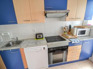 A kitchen or kitchenette at Holiday Home Raquel by Interhome