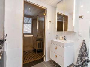 Koupelna v ubytování Holiday Home Villa kruunula by Interhome + 8 fotografií