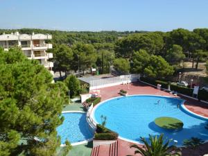 Bazén v ubytovaní Apartment Catalunya by Interhome alebo v jeho blízkosti
