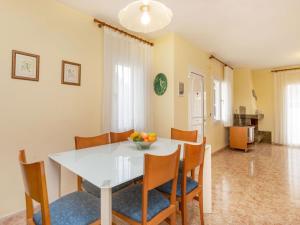 Kuchyň nebo kuchyňský kout v ubytování Villa Villa Mar i Cel by Interhome