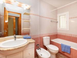 Koupelna v ubytování Villa Villa Mar i Cel by Interhome