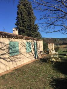 Vonkajšia záhrada v ubytovaní Lou Jas, maison de charme, à 1 km de la mer