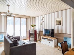 Telewizja i/lub zestaw kina domowego w obiekcie Holiday Home La Perle by Interhome