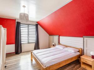 Łóżko lub łóżka w pokoju w obiekcie Holiday Home La Perle by Interhome