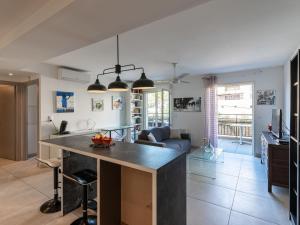 Kuchyň nebo kuchyňský kout v ubytování Apartment Résidence les 3C by Interhome