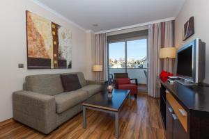 Et tv og/eller underholdning på Luxury apartment 100 mtrs Beach