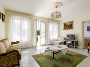 Zdjęcie z galerii obiektu Apartment Bella 01 by Interhome w mieście Balatonlelle