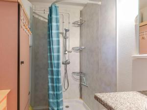 Kúpeľňa v ubytovaní Apartment Eden Roc 2 by Interhome