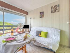 Posedenie v ubytovaní Studio Escale Port-4 by Interhome