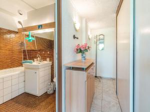 Kúpeľňa v ubytovaní Studio Escale Port-4 by Interhome