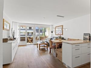 Kuchyň nebo kuchyňský kout v ubytování Apartment Nr-43 Haus Sotmirana by Interhome