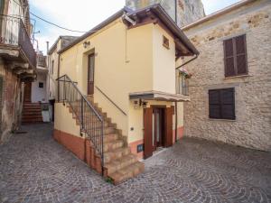 uma escada que conduz a um edifício numa rua em Holiday Home Nice Villa Residence by Interhome em Guardia Vomano