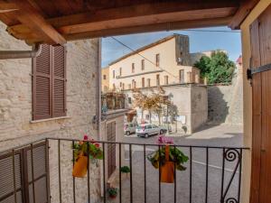 uma vista para a rua a partir de uma varanda com plantas em Holiday Home Nice Villa Residence by Interhome em Guardia Vomano