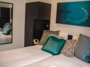 Katil atau katil-katil dalam bilik di Holiday Home MarinaPark Bad Nederrijn-1 by Interhome