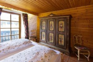 een slaapkamer met een bed en een groot raam bij Hölzlhaus - a74066 in Mittenwald