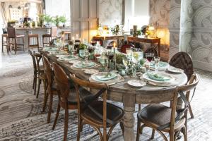 Um restaurante ou outro lugar para comer em The Address Cork (formerly Ambassador Hotel & Health Club)